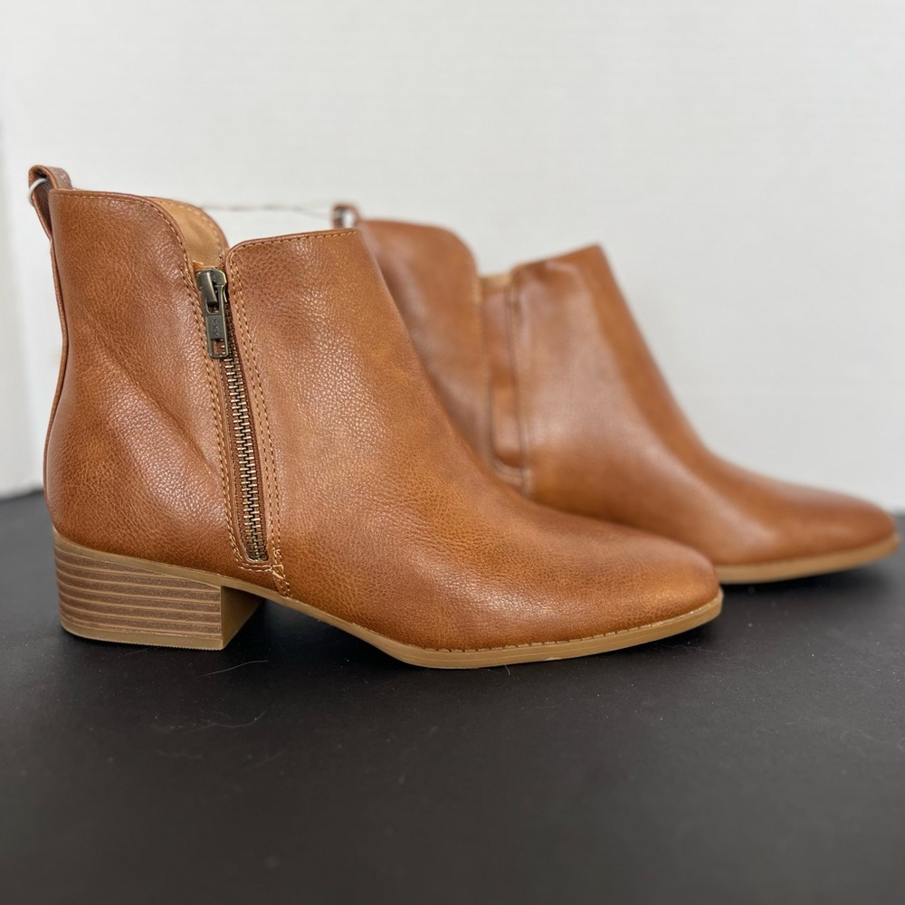 Wonderly Women's Tan Ankle Boots